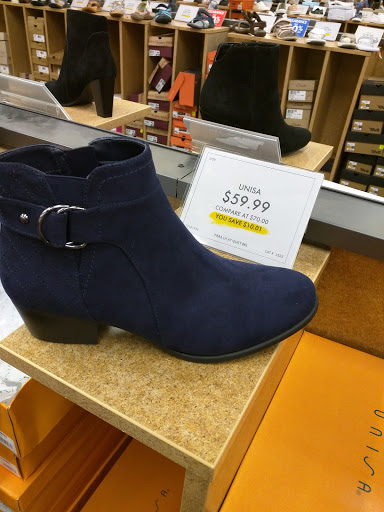 Shoe Store «DSW Designer Shoe Warehouse», reviews and photos, 345 Rockaway Turnpike, Lawrence, NY 11559, USA
