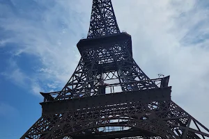 Eiffel Tower Umuarama image