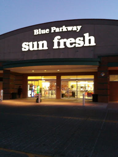 Grocery Store «Blue Parkway Sunfresh», reviews and photos, 4209 E 50th Terrace, Kansas City, MO 64130, USA