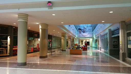 Shopping Mall «ShoppingTown Mall», reviews and photos, 3649 Erie Blvd E, Syracuse, NY 13214, USA