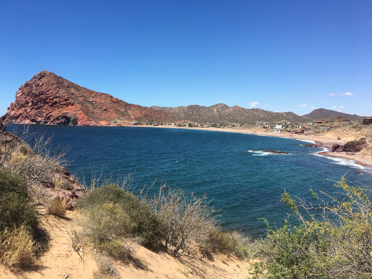 Foto di Nuevo Colorado beach con una superficie del sabbia luminosa