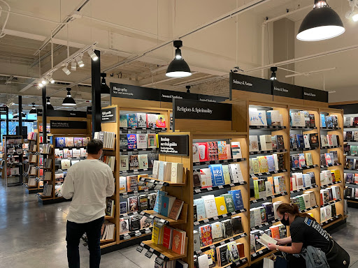 Book Store «Amazon Books», reviews and photos, 3441 N Southport Ave, Chicago, IL 60657, USA