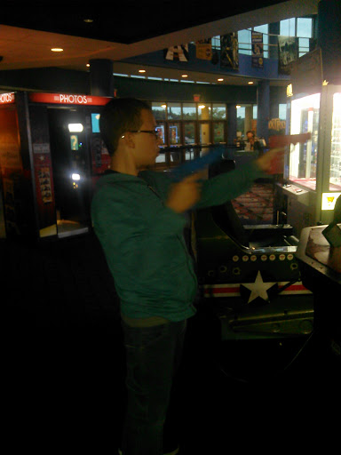 Movie Theater «Rave Motion Pictures Milford 16», reviews and photos, 500 Rivers Edge Dr, Milford, OH 45150, USA