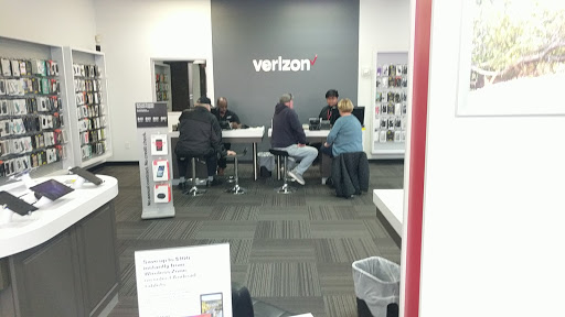 Cell Phone Store «Verizon Authorized Retailer - Wireless Zone», reviews and photos, 599 Kingstown Rd, Wakefield, RI 02879, USA