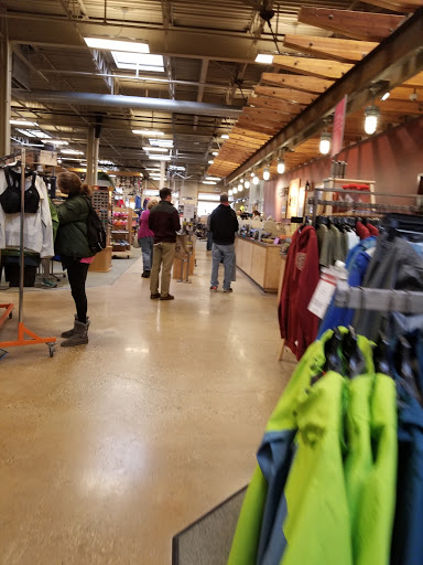 Camping Store «REI», reviews and photos, 1209 E Golf Rd, Schaumburg, IL 60173, USA