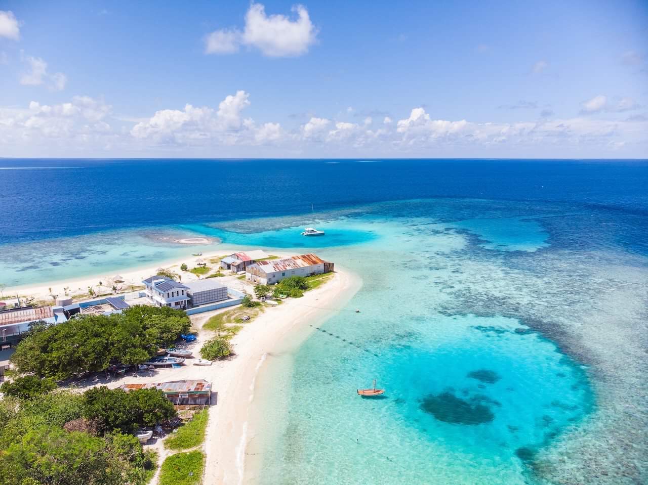 Foto van Bikini Beach Mahibadhoo met ruim strand