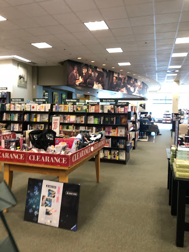 Book Store «Barnes & Noble», reviews and photos, 631 E Boughton Rd, Bolingbrook, IL 60440, USA