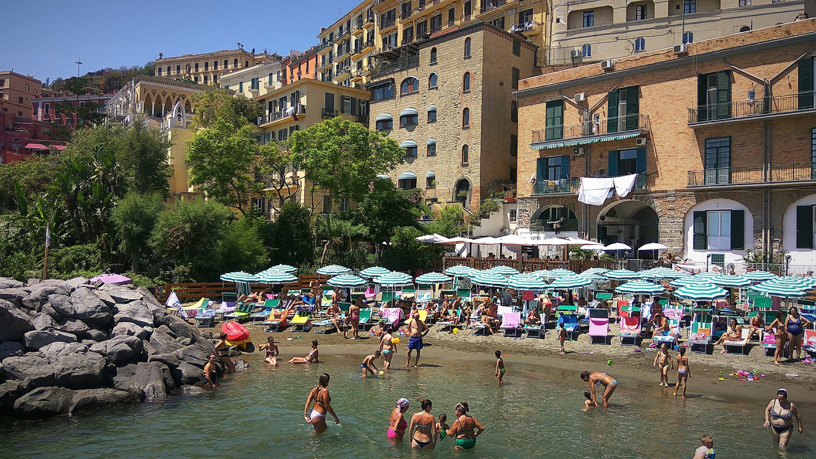 Foto av Spiaggia delle Monache med liten vik