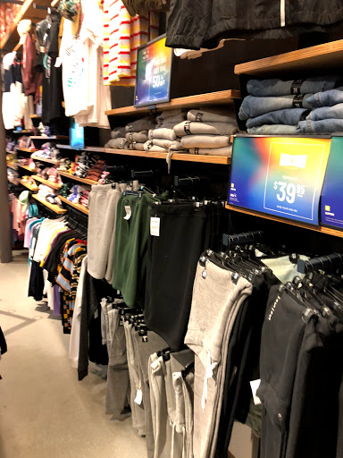 Clothing Store «Zumiez», reviews and photos, 1201 Boston Post Rd #2031, Milford, CT 06460, USA