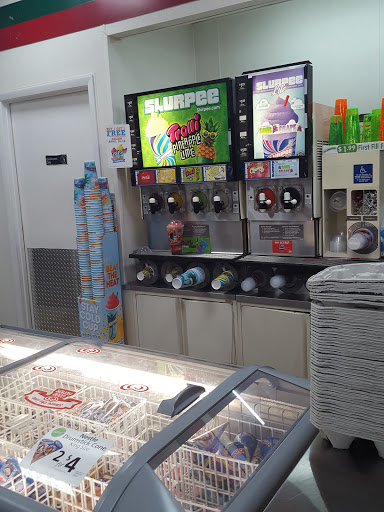 Convenience Store «7-Eleven», reviews and photos, 590 NE 125th St, North Miami, FL 33161, USA