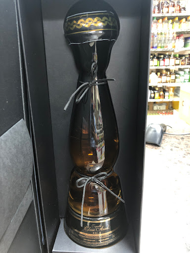 Liquor Store «Sherwood Liquor Store», reviews and photos, 1998 Spruce St, Trenton, NJ 08638, USA