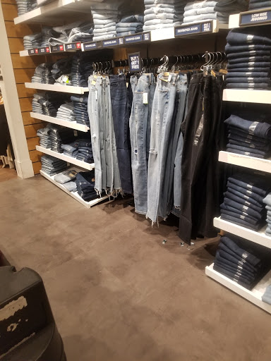 Clothing Store «Aéropostale», reviews and photos, 200 Baychester Ave, Bronx, NY 10475, USA