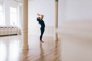 flow - yoga and more image
