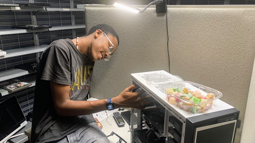 Computer Repair Service «Unique Geek iPhone, Samsung & Computer Repair Specialists», reviews and photos, 458 W Morthland Dr, Valparaiso, IN 46383, USA