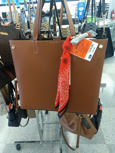 Shopping Mall «Victoria Square Shopping Center», reviews and photos, 1788 S Woodland Blvd, DeLand, FL 32720, USA