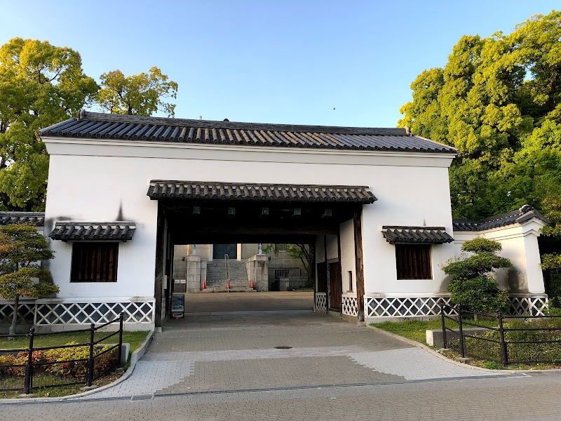 旧黒田藩蔵屋敷長屋門
