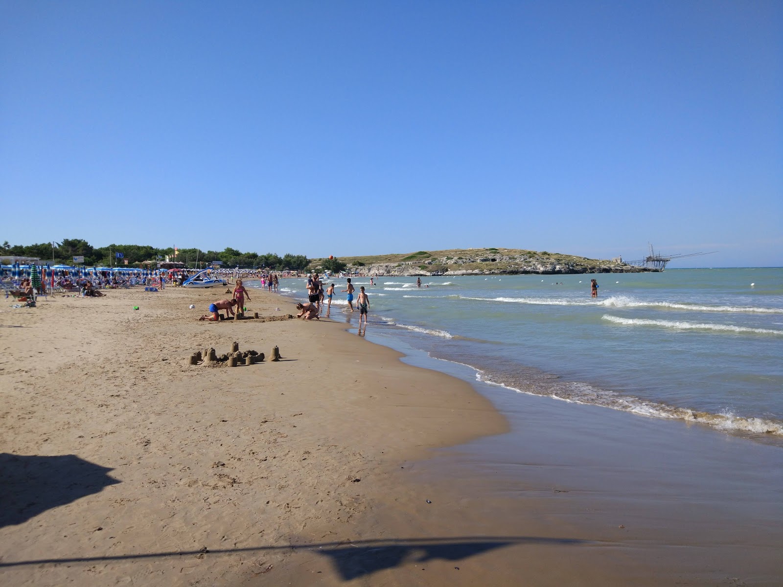Foto van Spiaggia di Molinella met ruime baai