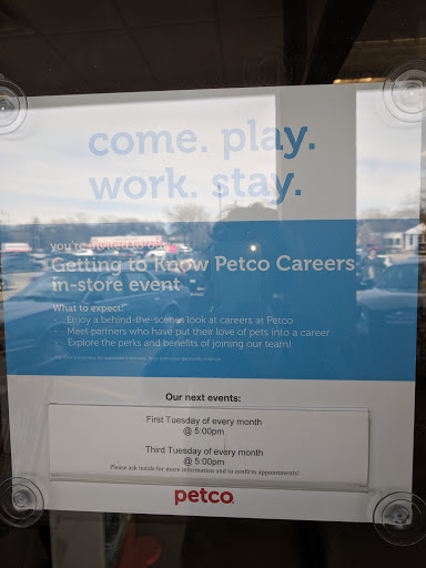 Pet Supply Store «Petco Animal Supplies», reviews and photos, 605 Roosevelt Rd, Glen Ellyn, IL 60137, USA