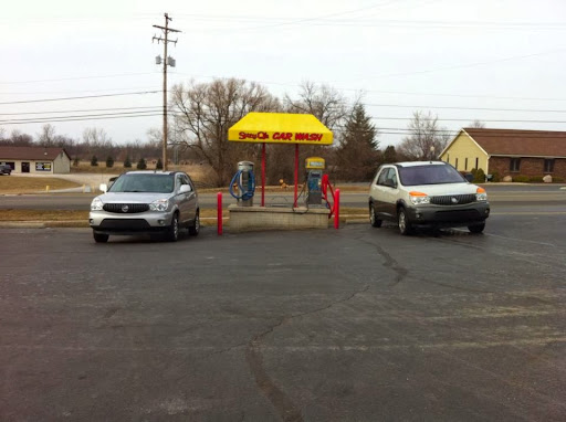 Suzy Q's Car Wash en Adrian