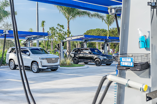 Soapy Shark Car Wash en West Palm Beach