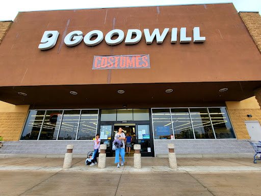 Thrift Store «7th & Bell Goodwill Retail Store & Donation Center», reviews and photos, 17037 N 7th Ave, Phoenix, AZ 85023, USA