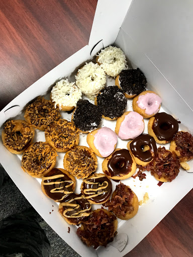 Donut Shop «Mini Doughnut Factory», reviews and photos, 2109 S Dale Mabry Hwy, Tampa, FL 33629, USA