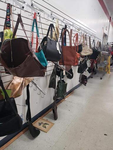 Thrift Store «Park Avenue Thrift», reviews and photos, 1021 Jesse Jewell Pkwy, Gainesville, GA 30501, USA