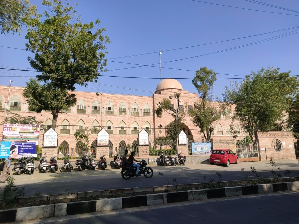 Maulana Abdul Kalam Azad Muslim School Campus