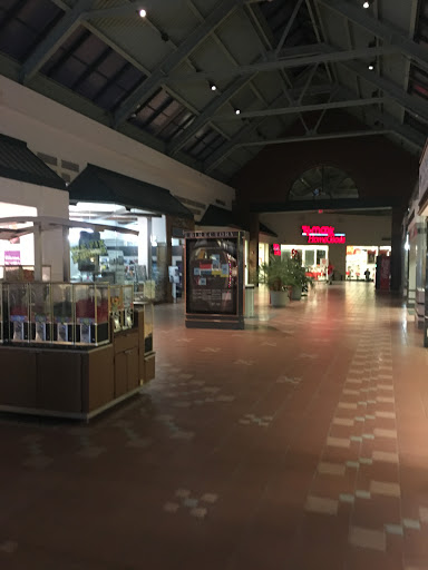 Department Store «T.J. Maxx & HomeGoods», reviews and photos, 7 Neponset St, Worcester, MA 01606, USA