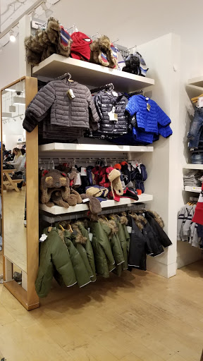 Clothing Store «Gap», reviews and photos, 5690 Bay St, Emeryville, CA 94608, USA