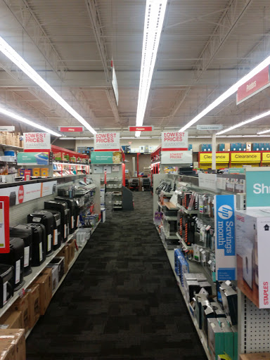 Office Supply Store «Staples», reviews and photos, 921 E Broad St, Fuquay Varina, NC 27526, USA