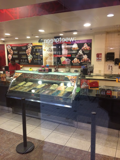 Ice Cream Shop «Cold Stone Creamery», reviews and photos, 2200 Crystal Dr D, Arlington, VA 22202, USA