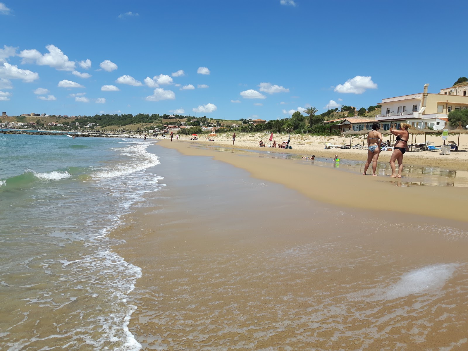 Foto von Porto Palo Beach mit heller feiner sand Oberfläche