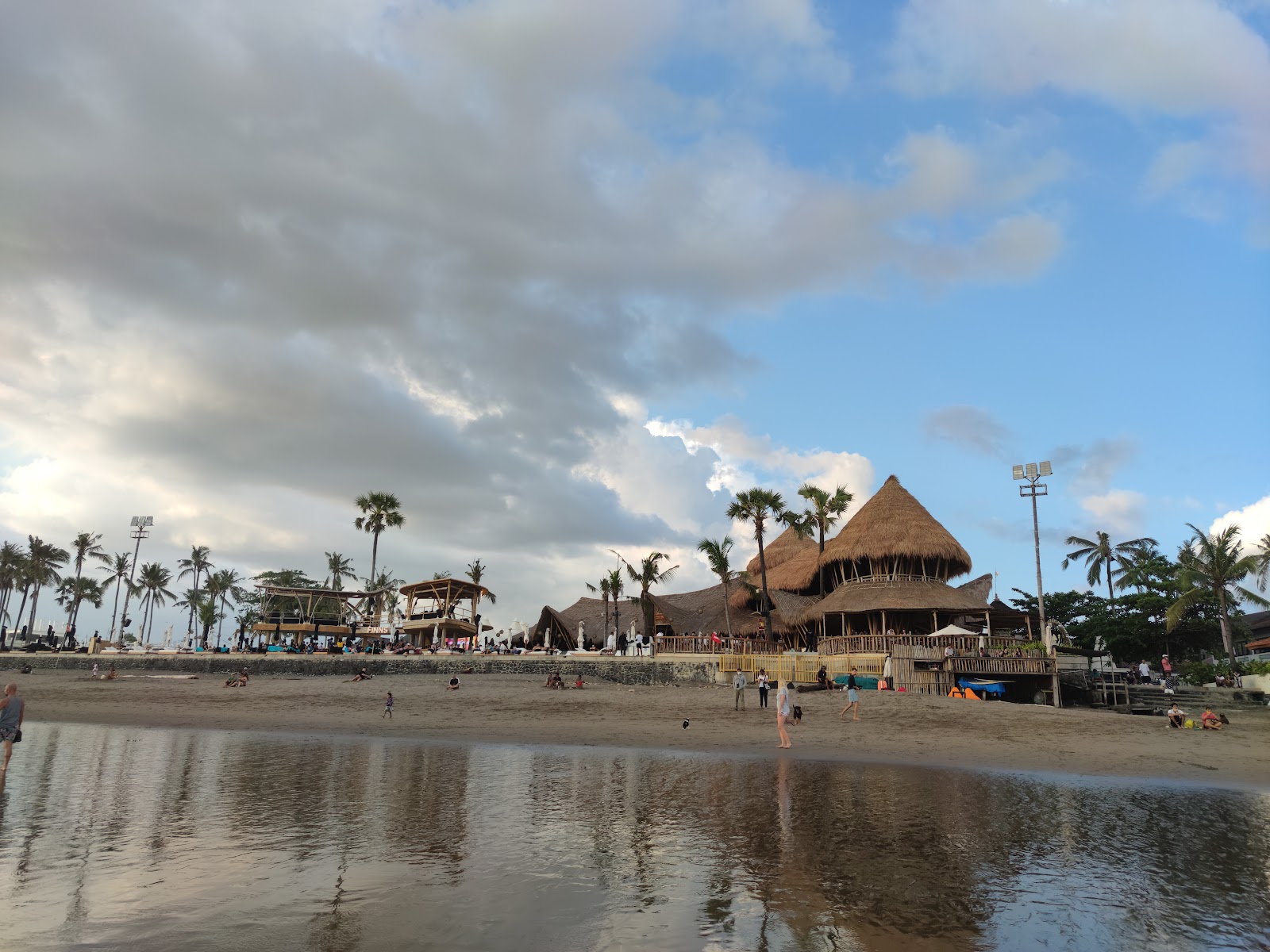 Φωτογραφία του Berawa Beach και η εγκατάσταση