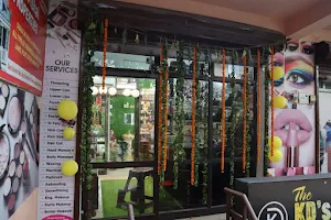 The KD's Salon & Cosmetics Best Salon and Cosmetics shop in Dehradun सैलून & कॉस्मेटिक image