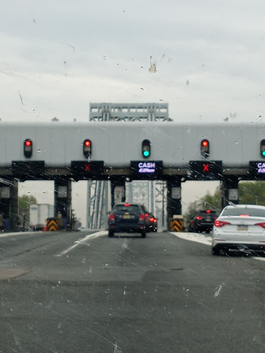 Shopping Mall «Washington Bridge Plaza», reviews and photos, 2151 Lemoine Ave, Fort Lee, NJ 07024, USA