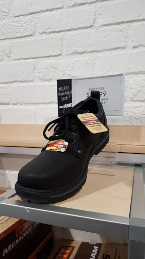 Shoe Store «DSW Designer Shoe Warehouse», reviews and photos, 520 E Waterfront Dr, Homestead, PA 15120, USA