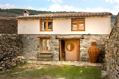 Casa Rural Casa Grande - Calle El Horreo, 2, 26586 Navalsaz, La Rioja, Spain