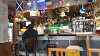 Atmosphère du O'tilleul Bar à Bières, Frites Et Saucissons restaurant à Bussière-Dunoise - n°3