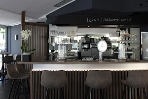 Le Pavillon Restaurant & Café image