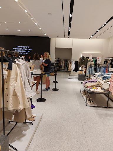 Shopping Mall «Alderwood Mall», reviews and photos, 3000 184th St SW, Lynnwood, WA 98037, USA