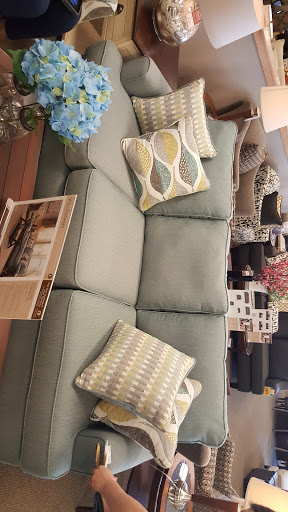 Furniture Store «Raymour & Flanigan Furniture and Mattress Store», reviews and photos, 1855 Central Park Ave, Yonkers, NY 10710, USA
