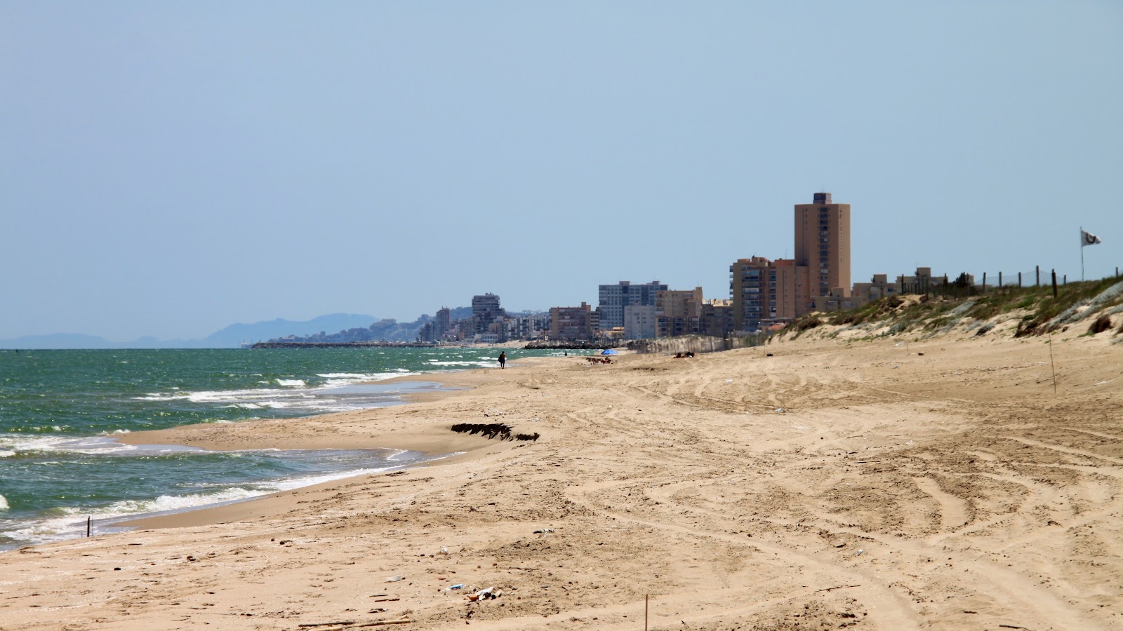 Platja de la Devesa'in fotoğrafı doğal alan içinde bulunmaktadır