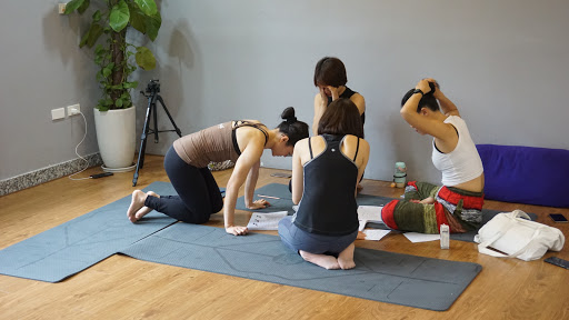 Yoga for pregnant women Hanoi