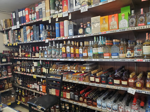 Liquor Store «Austin Liquors», reviews and photos, 3505 Dempster St, Skokie, IL 60076, USA