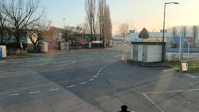 Parcare pentru camioane. à Custines