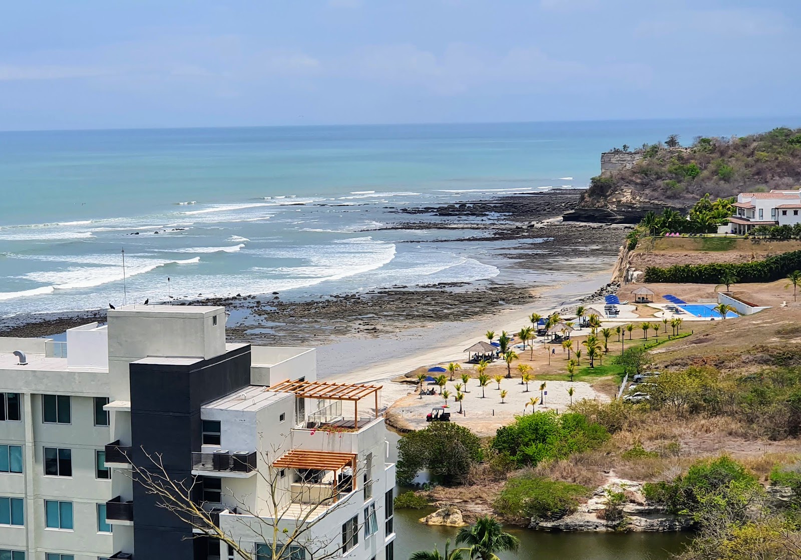 Foto van Rio Mar Beach met ruim strand