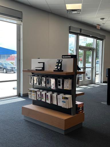 Cell Phone Store «Verizon», reviews and photos, 910 W Town Center Blvd, Champaign, IL 61822, USA