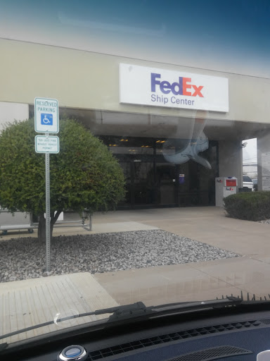 Shipping and Mailing Service «FedEx Ship Center», reviews and photos, 5601 Mark IV Pkwy, Fort Worth, TX 76131, USA