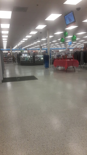 Clothing Store «Ross Dress for Less», reviews and photos, 581 Roosevelt Rd, Glen Ellyn, IL 60137, USA